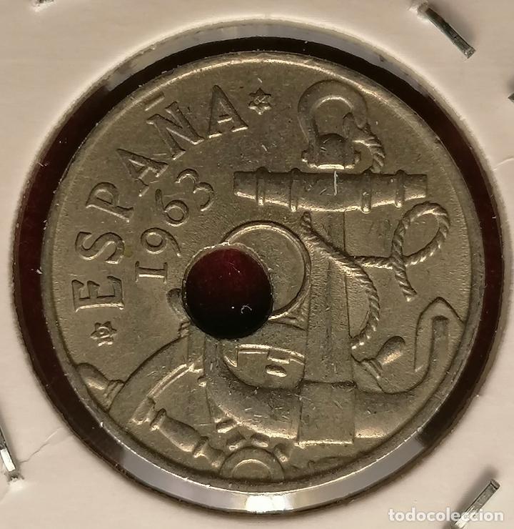 Monedas con errores: 50 centimos 1963 * 64 Taladro desplazado - Foto 3