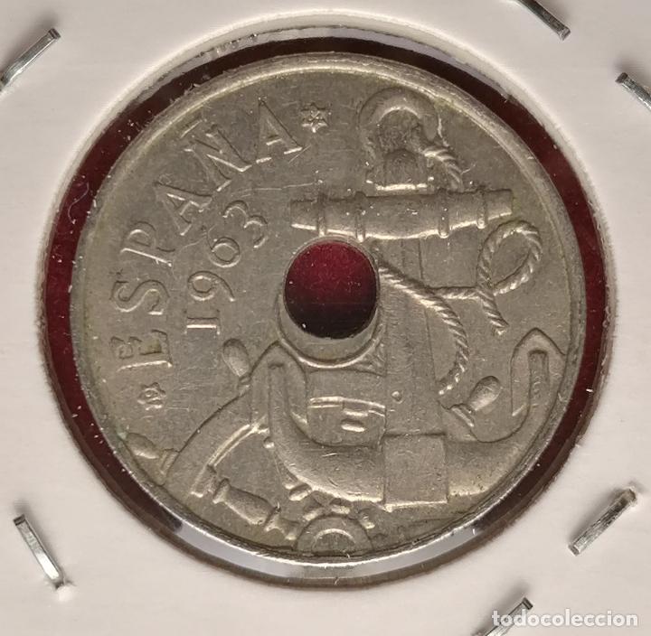 Monedas con errores: 50 centimos 1963 * 64 Taladro desplazado - Foto 3
