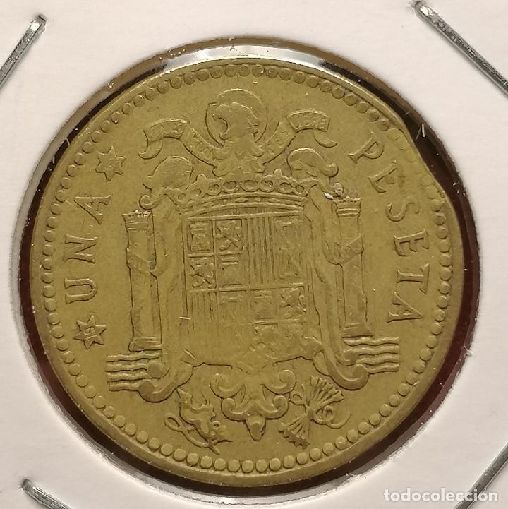 Monedas con errores: 1 peseta 1966 * 67 segmentada curva - Foto 2
