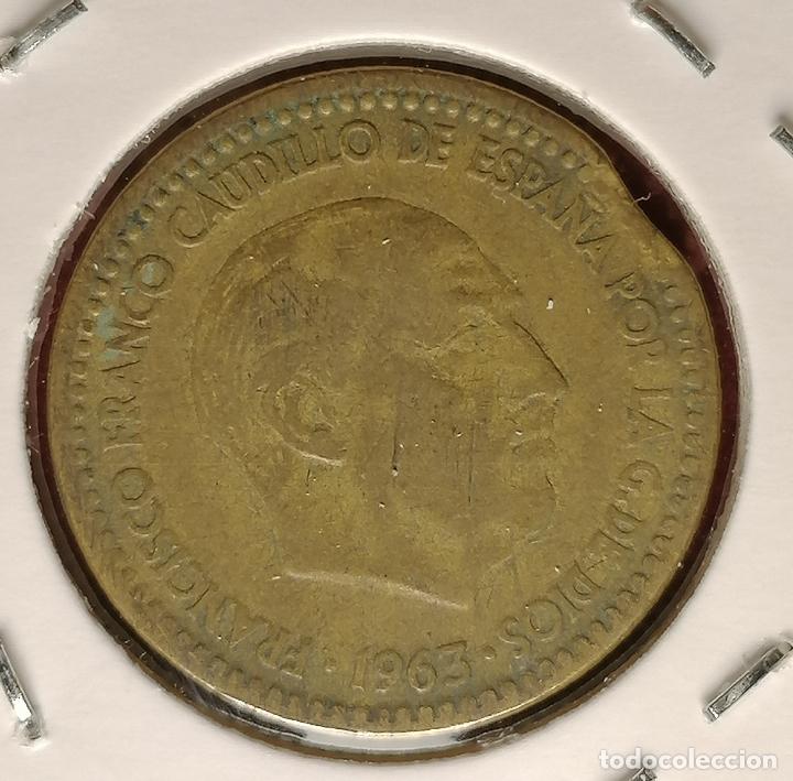 Monedas con errores: 1 peseta 1963 * 64 segmentada curva - Foto 3