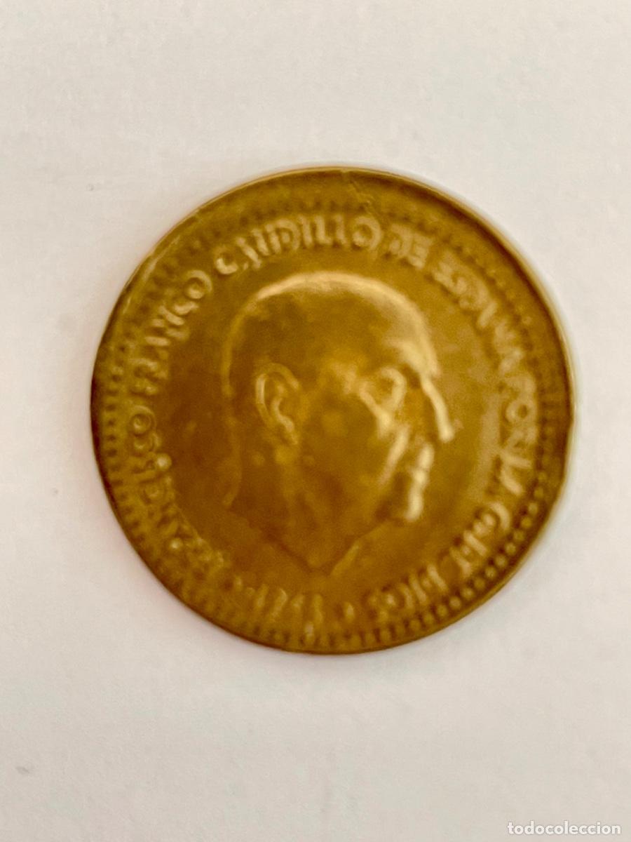 Monedas con errores: * ERROR * MONEDA CON ACU&Ntilde;ACION DESPLAZADA. 1 PESETA A&Ntilde;O 1966*67 N 2 - Foto 2