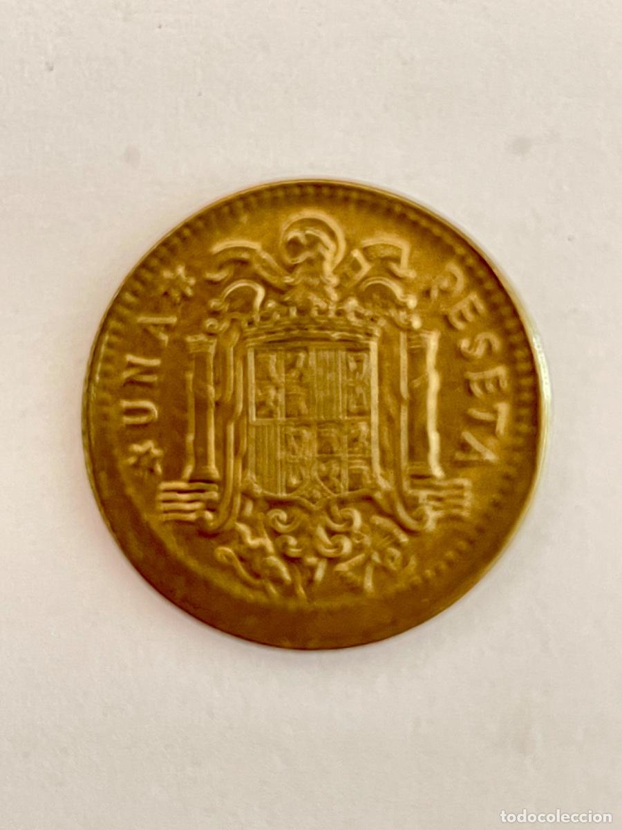 Monedas con errores: * ERROR * MONEDA CON ACU&Ntilde;ACION DESPLAZADA. 1 PESETA A&Ntilde;O 1966*67 N 2 - Foto 1