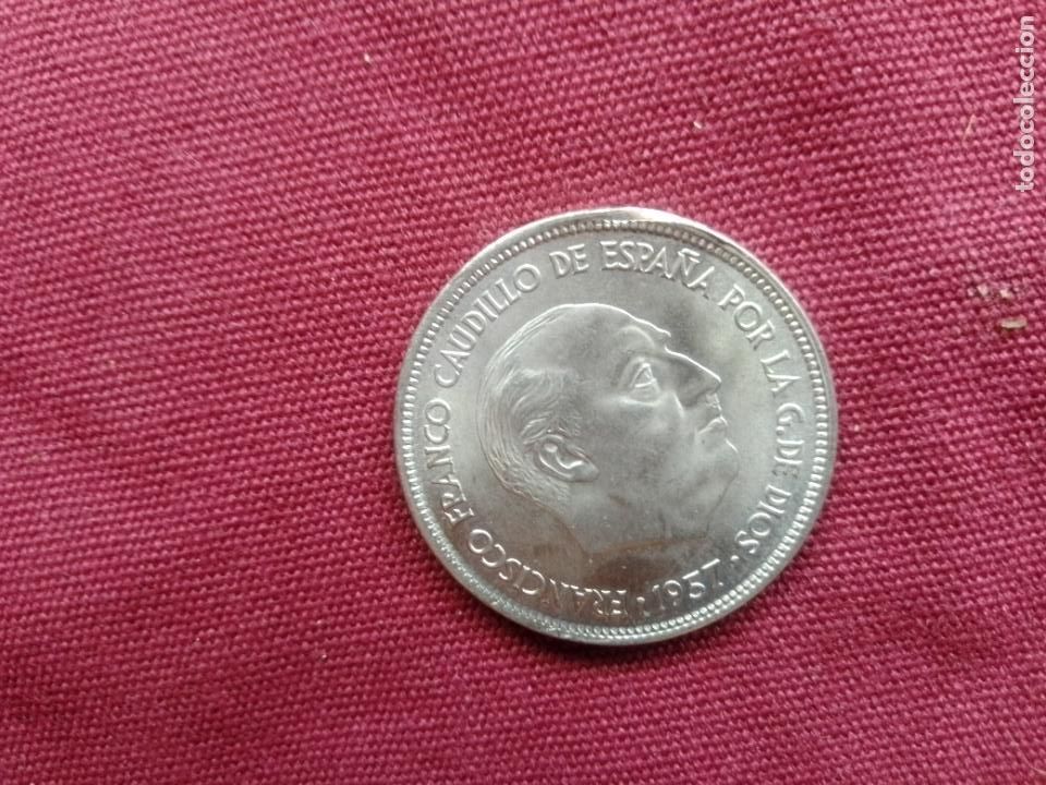 Monedas con errores: 25 pesetas de 1957 estrella 67 SC con cospel segmentado - Foto 2