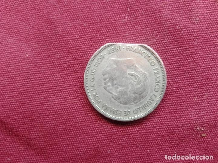 Monedas con errores: 25 pesetas de 1957 estrella 59 con cospel muy segmentado - Foto 2