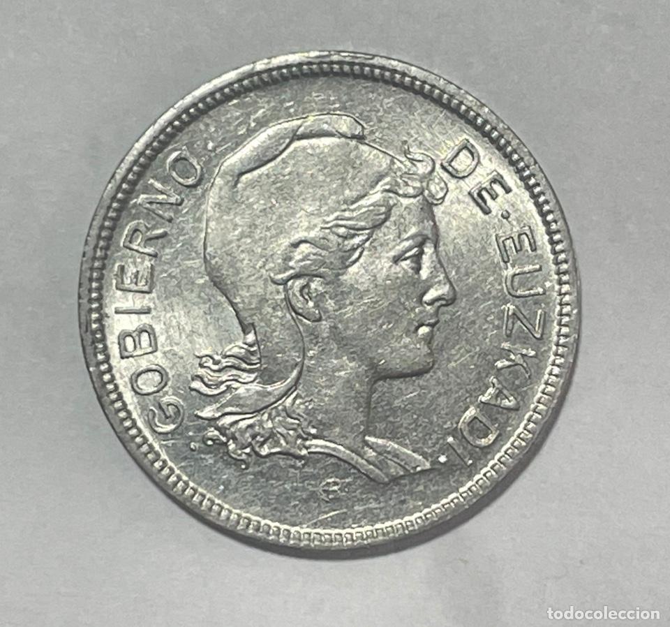 Monedas con errores: * ERROR ESCASISIMO * 2 PESETAS A&Ntilde;O 1937 DE EUZKADI. CU&Ntilde;O EMPASTADO - Foto 2