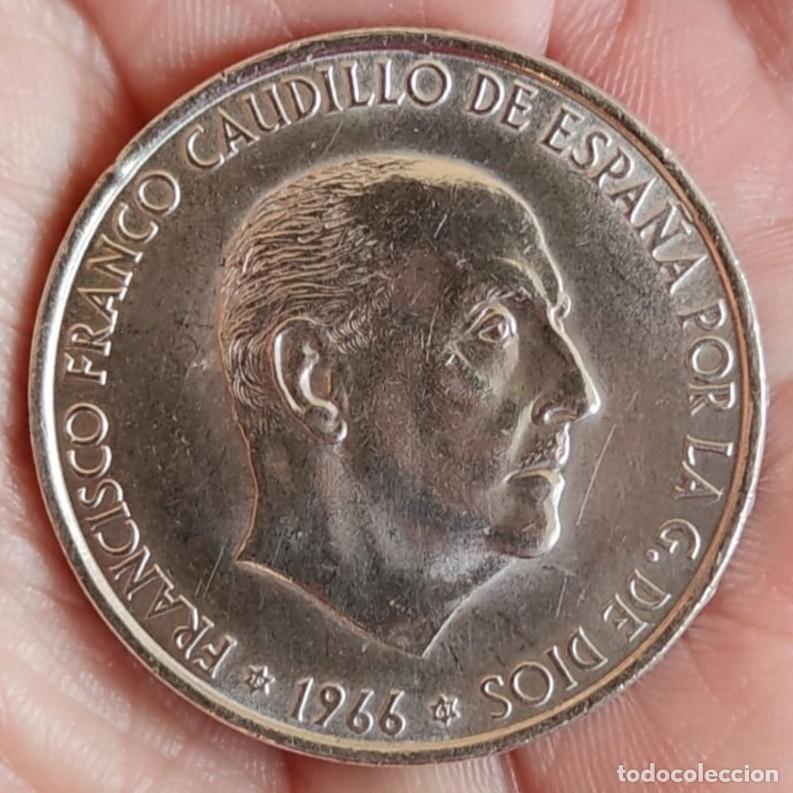 Monedas con errores: ZC - ERROR - 100 PESETAS 1966*19-67 - VARIANTE - CANTO PTAS-LIBRE - PLATA - Foto 2