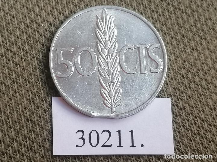 Monedas con errores: Franco 50 c&eacute;ntimos 1966 variante, error, final riel - Foto 2