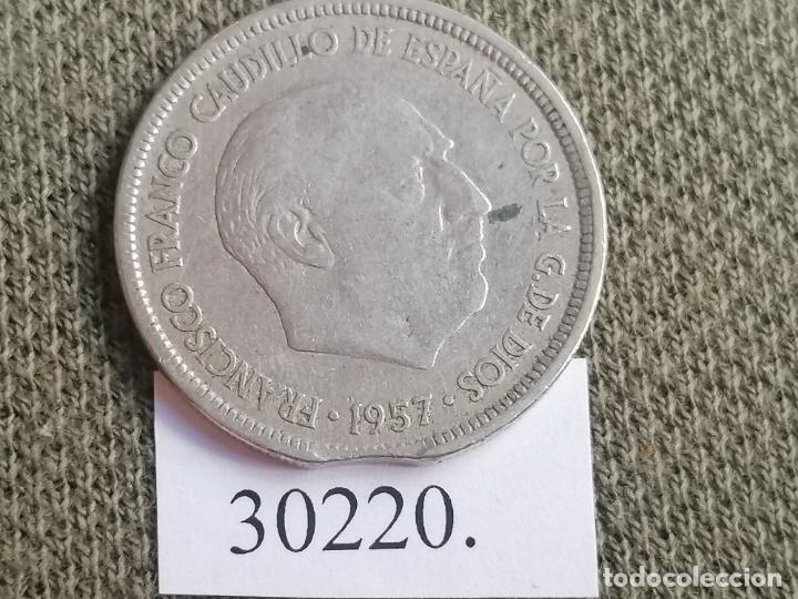 Monedas con errores: Espa&ntilde;a 5 pesetas 1957 variante, error, final riel, Franco - Foto 1