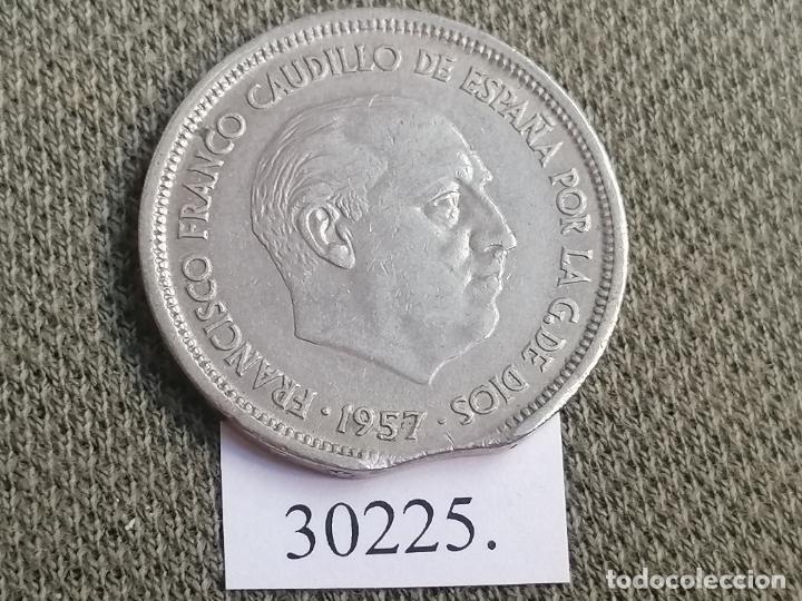 Monedas con errores: Espa&ntilde;a 25 pesetas 1957 variante, error, final riel, Franco - Foto 1