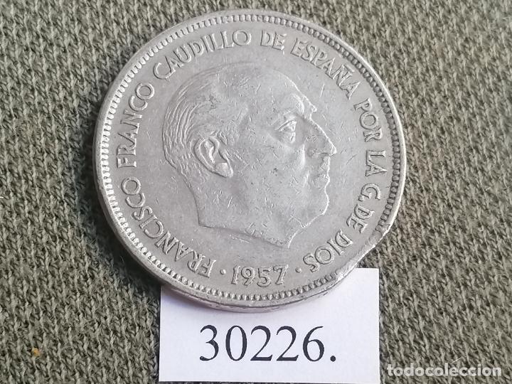 Monedas con errores: Espa&ntilde;a 25 pesetas 1957 variante, error, final riel, Franco - Foto 1