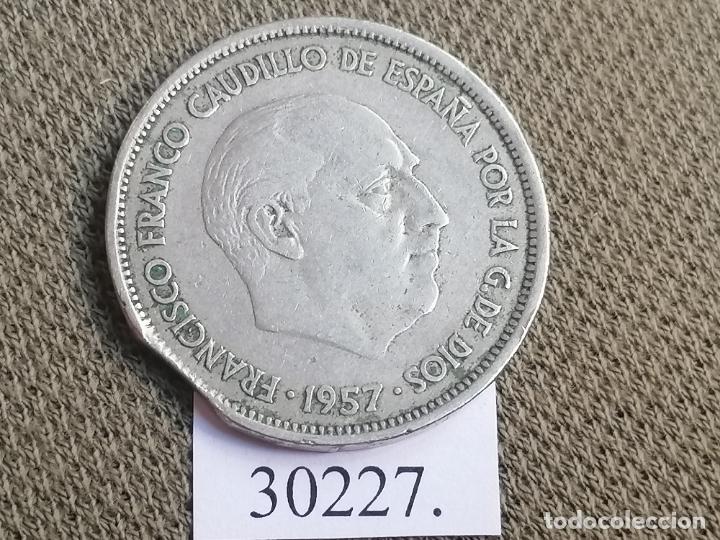 Monedas con errores: Espa&ntilde;a 25 pesetas 1957 variante, error, final riel, Franco - Foto 1