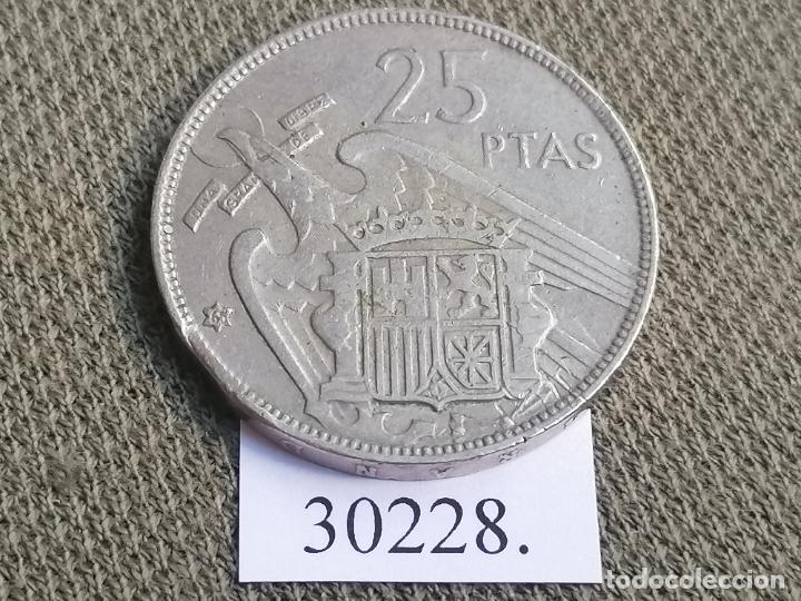 Monedas con errores: Espa&ntilde;a 25 pesetas 1957 variante, error, final riel, Franco - Foto 2
