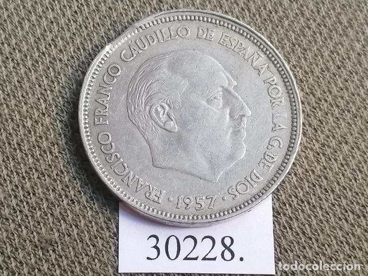 Monedas con errores: Espa&ntilde;a 25 pesetas 1957 variante, error, final riel, Franco - Foto 1