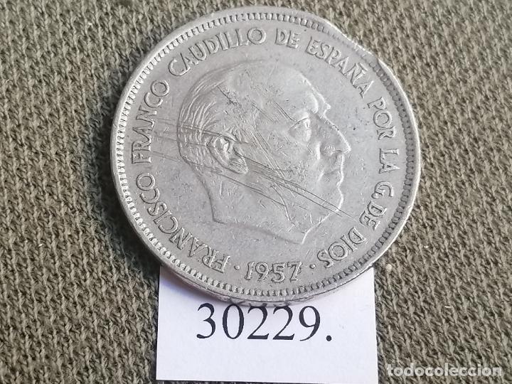 Monedas con errores: Espa&ntilde;a 25 pesetas 1957 variante, error, final riel, Franco - Foto 1