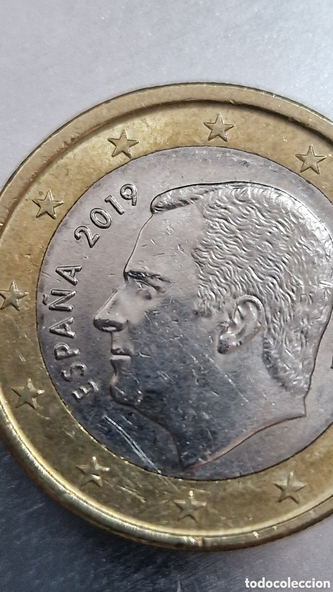 Monedas con errores: 1 euro 2019 estrellas descentradas - Foto 1