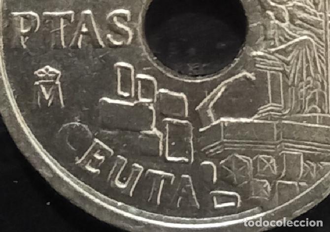 Monedas con errores: 25 PESETAS CEUTA 1998, CON EXCESO DE MATERIAL, MONEDA CON ERROR - Foto 2