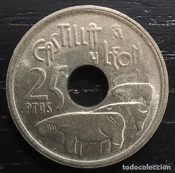 Monedas con errores: 25 PESETAS CASTILLA Y LEON 1995 - Foto 2