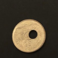 Monedas con errores: ERROR 25 PESETAS BARCELONA 1992, AGUJERO DESPLAZADO (L9)