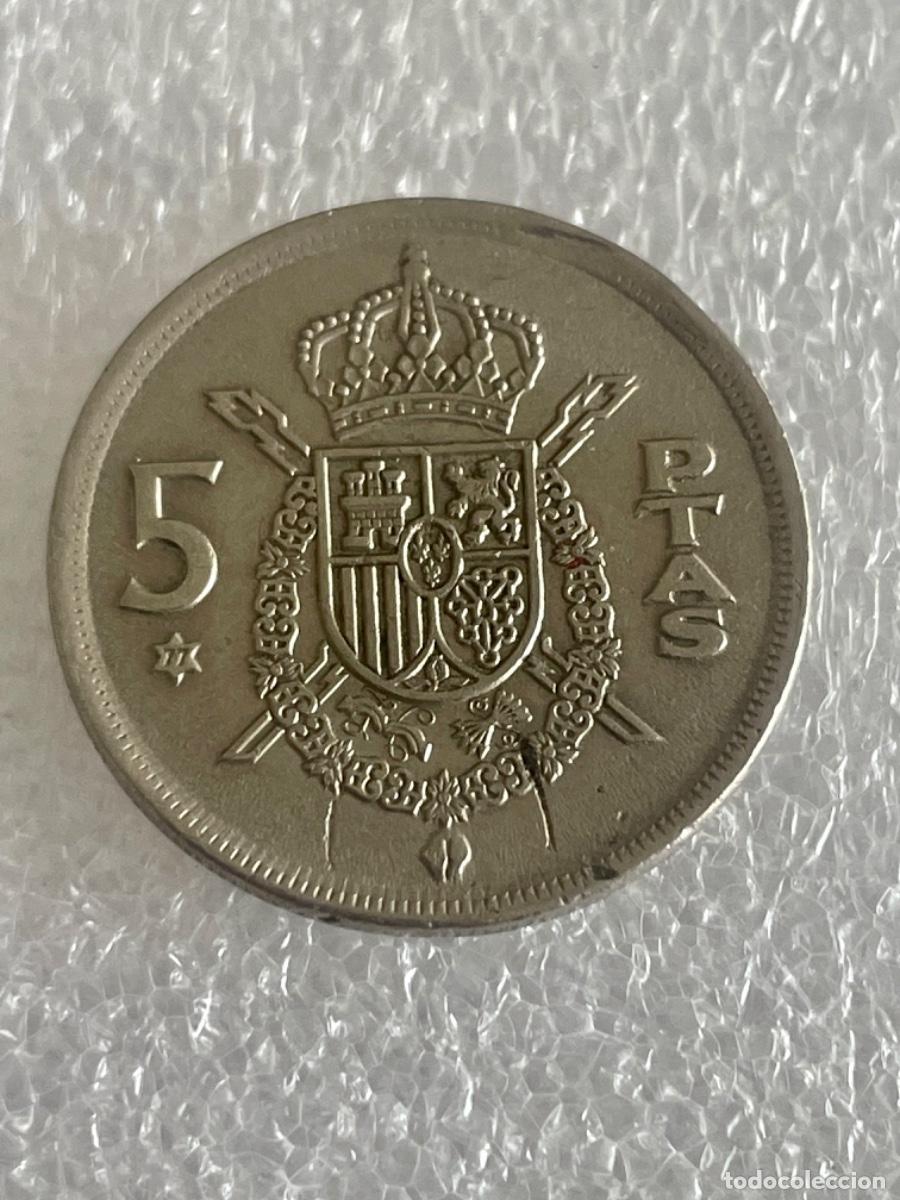 Monedas con errores: * ERROR * 5 pesetas 1975*77 DESPLAZADA SOLO DE ANVERSO - Foto 2
