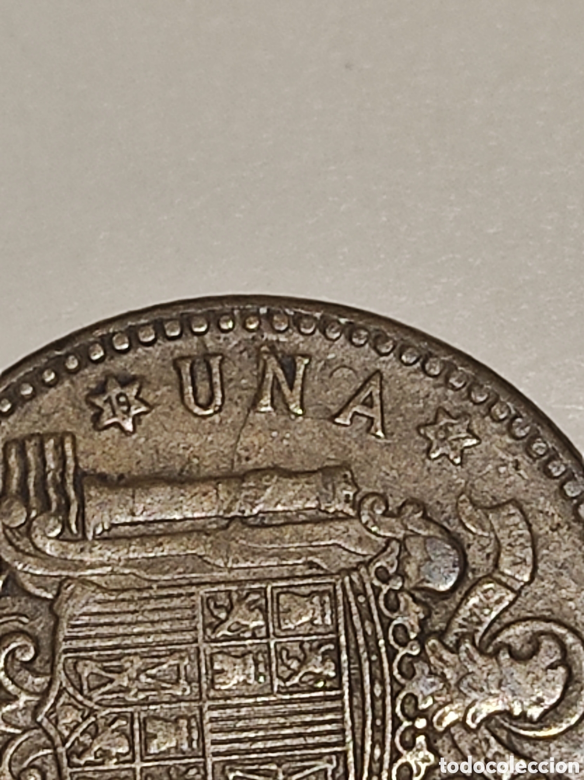 Monedas con errores: Moneda de 1 peseta de Franco con error en la palabra &rdquo; UNA &rdquo;1963 - 64 - Foto 2