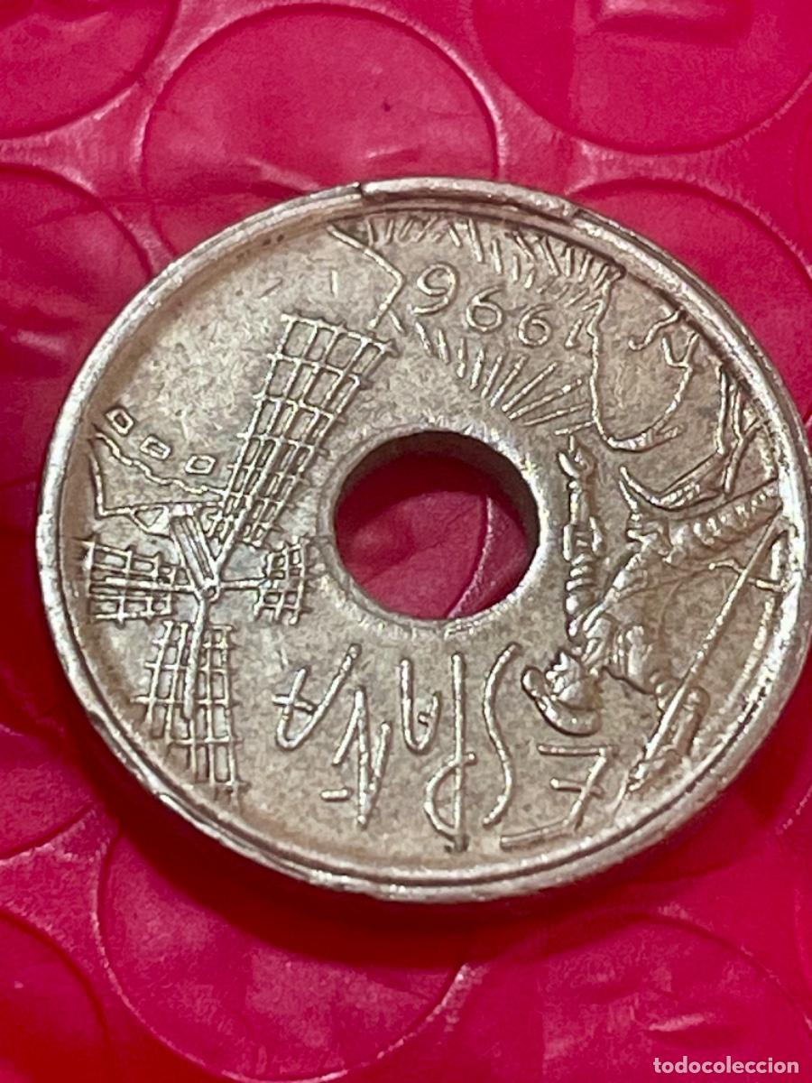 Monedas con errores: * ERROR * 25 PESETAS A&Ntilde;O 1996. EXCESO DE METAL EN EL LISTEL - Foto 2