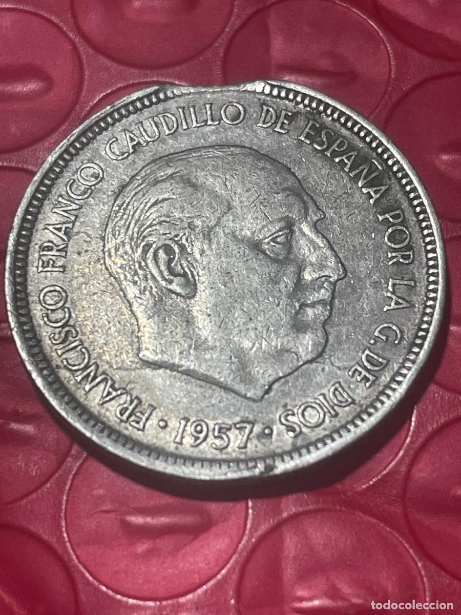 Monedas con errores: * ERROR * MONEDA SEGMENTADA 5 PESETAS A&Ntilde;O 1957*75 - Foto 1