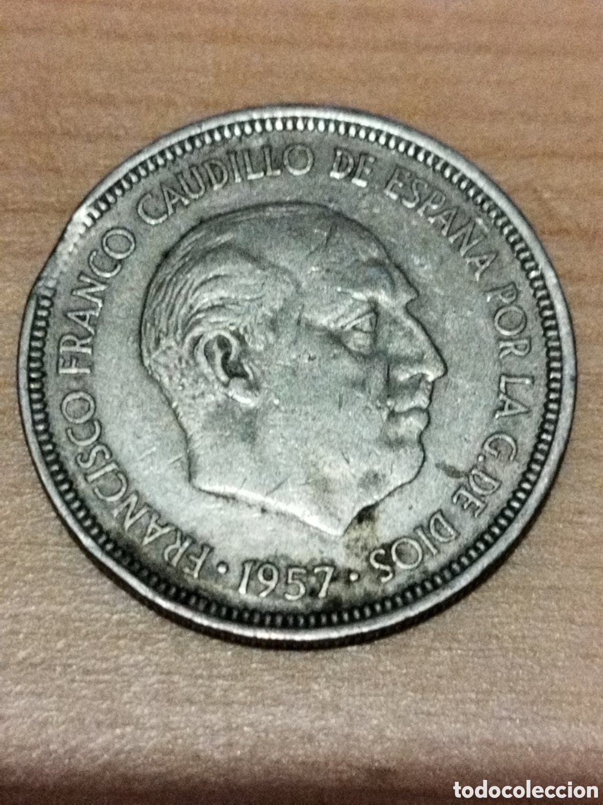Monedas con errores: Error 5 pesetas de 1957 estrella 71 segmentada y variante de 2 plumas - Foto 2