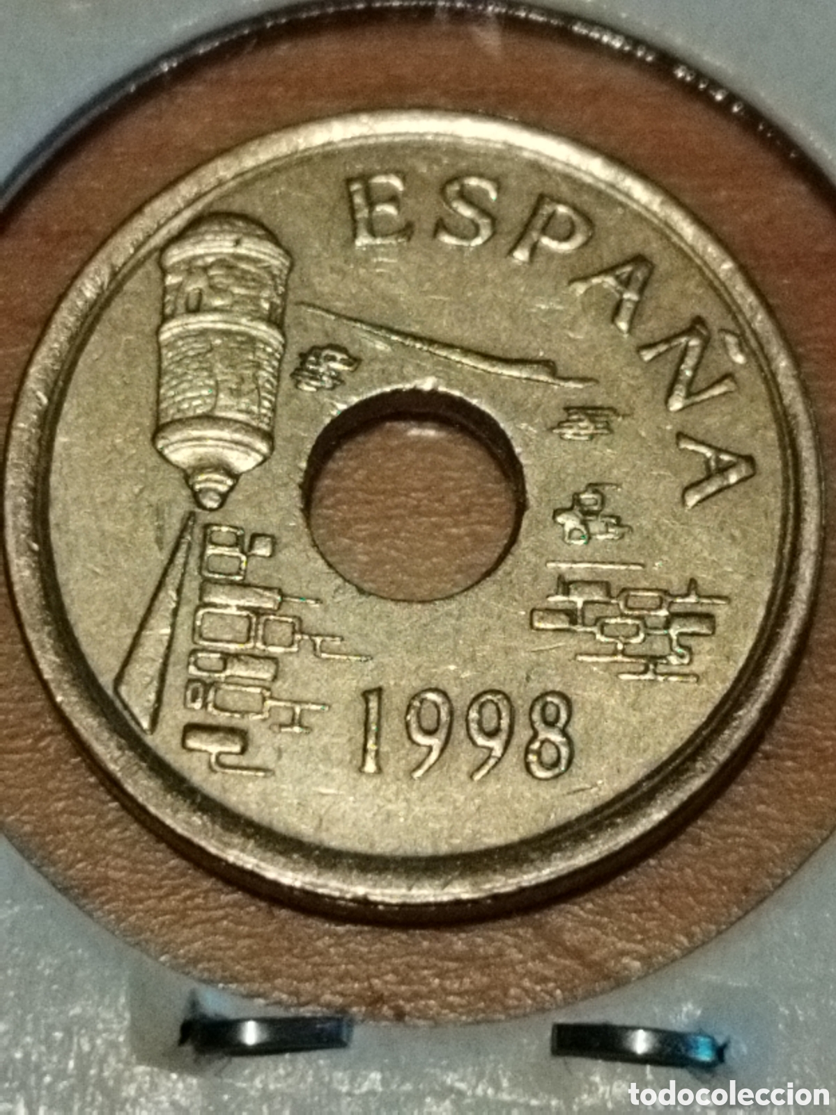 Monedas con errores: Error piedra - 25 pesetas de 1998 - Foto 3