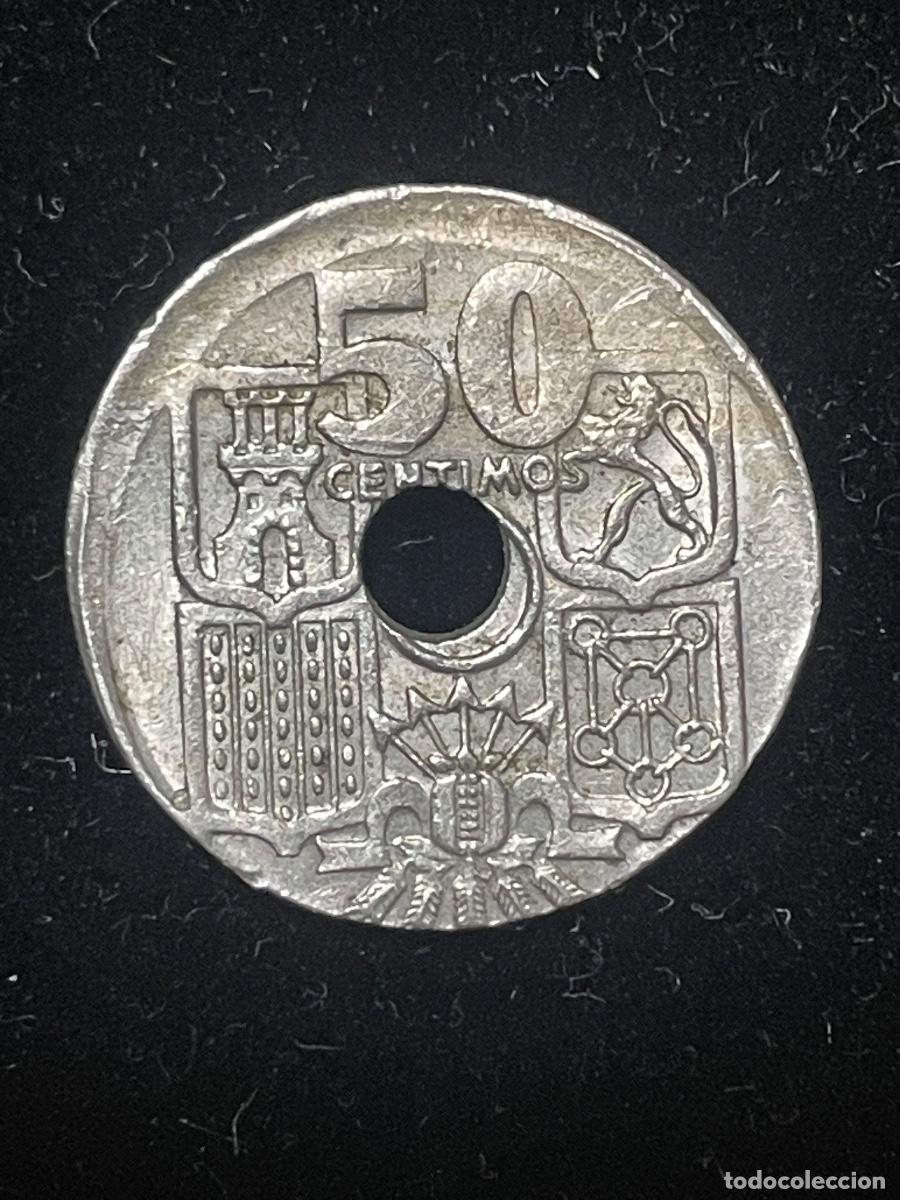 Monedas con errores: * ERROR * Muy raro. 50 C&eacute;ntimos 1949 DESPLAZADA. - Foto 2