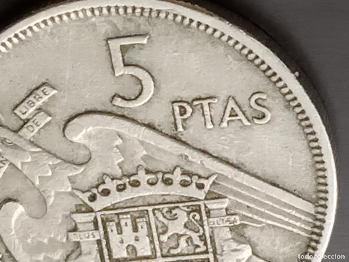 Monedas con errores: Moneda 5 pesetas de 1957 con error (A&ntilde;o por el reverso) - Foto 2