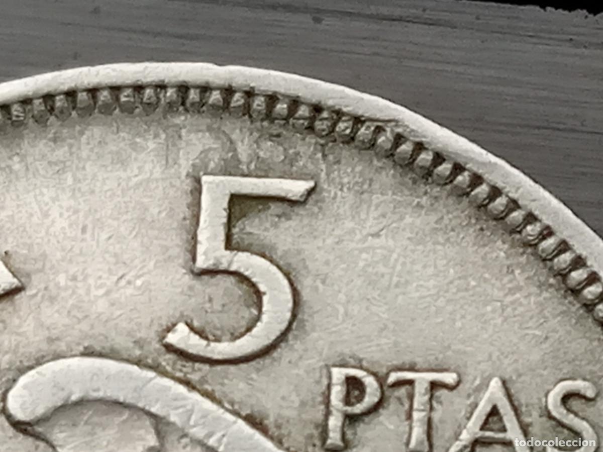 Monedas con errores: Moneda 5 pesetas de 1957 con error (A&ntilde;o por el reverso) - Foto 3