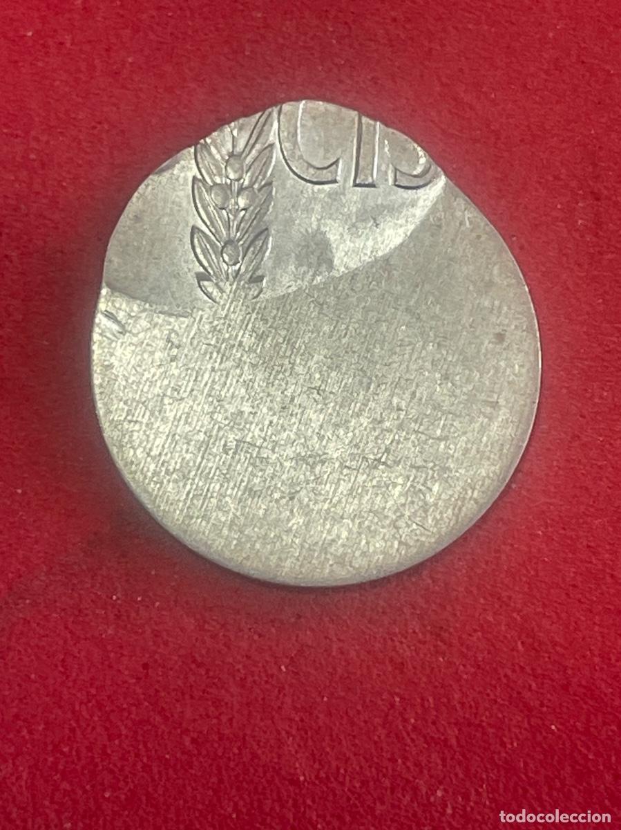 Monedas con errores: * ERROR EXTRAORDINARIO * 50 c&eacute;ntimos 1966 MUY DESPLAZADOS - Foto 1