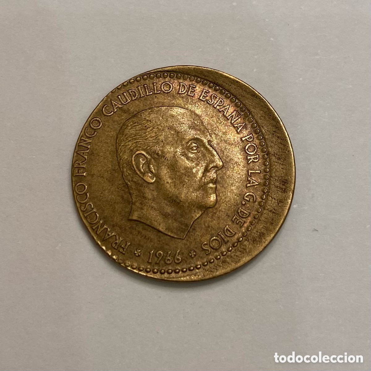 Monedas con errores: Peseta 1966*67 Error Golpe descentrado - Foto 1