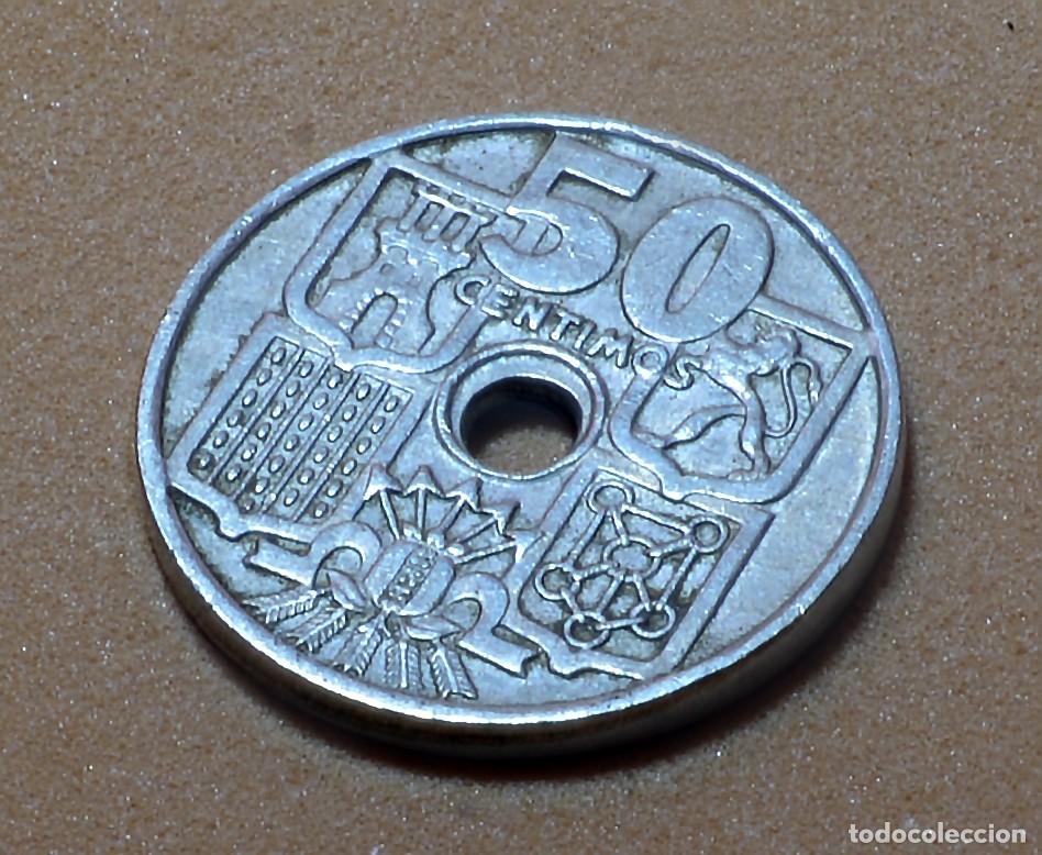 Monedas con errores: MONEDA DE 50 CTM. 1949*52, TALADRO INCOMPLETO - Foto 2