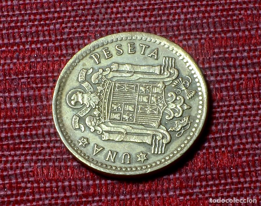 Monedas con errores: MONEDA DE 1 PESETA, 1966*72 DESCENTRADA EN ANVERSO - Foto 2