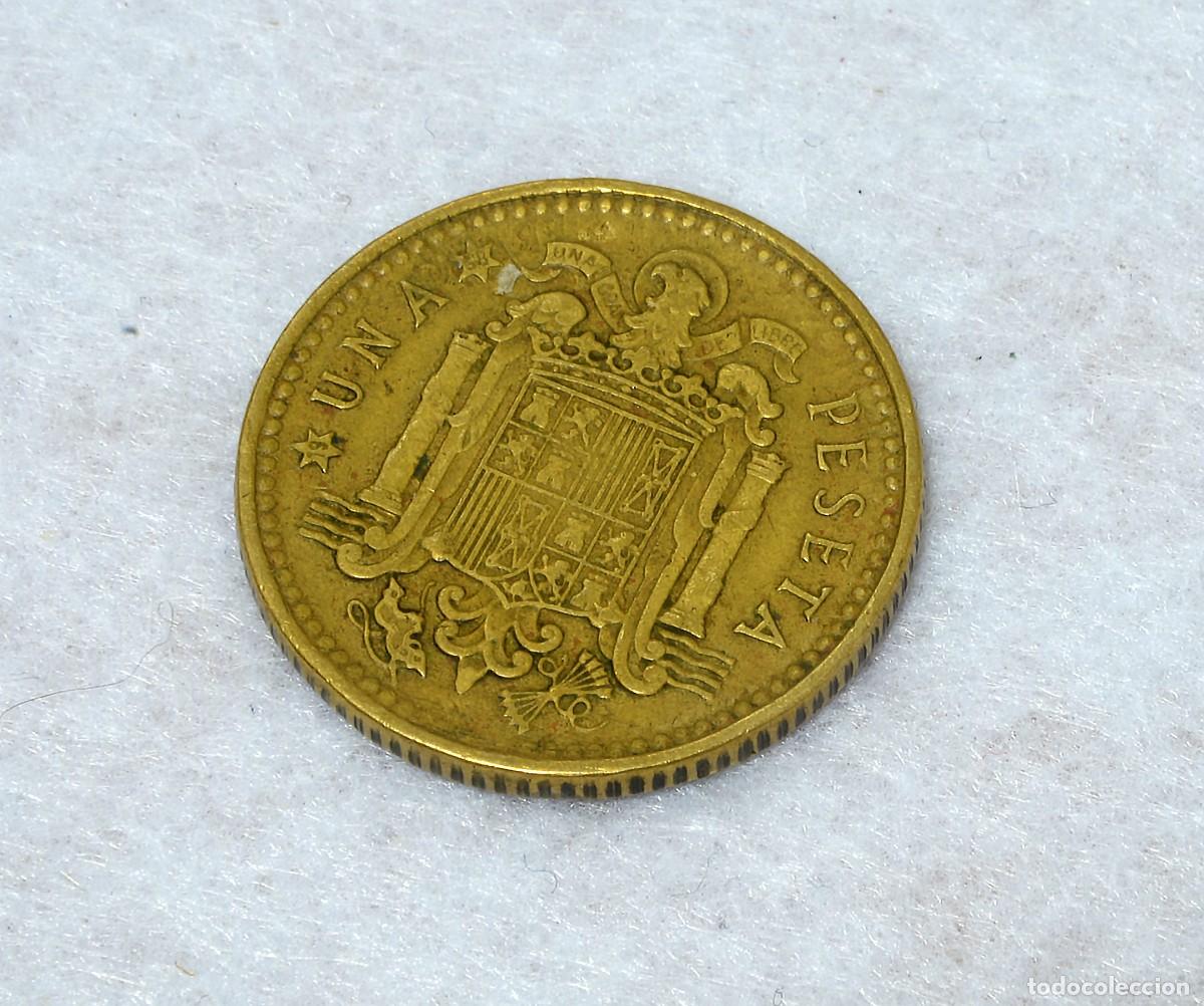Monedas con errores: MONEDA DE 1 PESETA 1966*67: REPINTES EN EL REVERSO Y ANVERSO - Foto 1