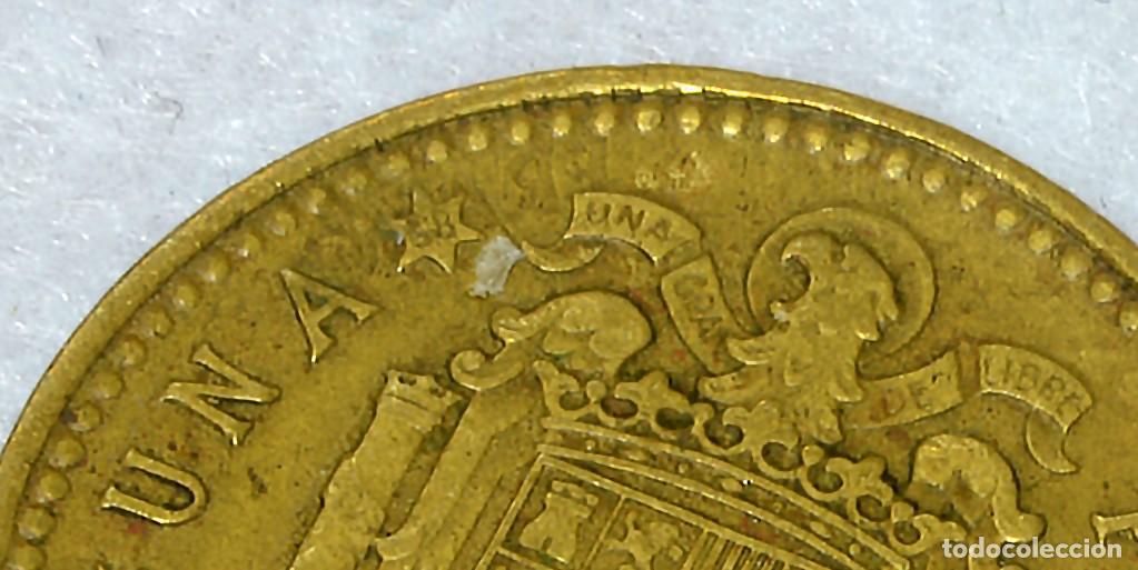 Monedas con errores: MONEDA DE 1 PESETA 1966*67: REPINTES EN EL REVERSO Y ANVERSO - Foto 2