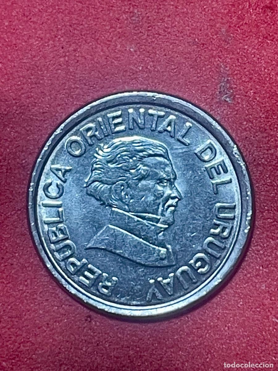 Monedas con errores: * ERROR * 20 centesimos Uruguay. DOBLE HINCADO EN LA FECHA - Foto 3