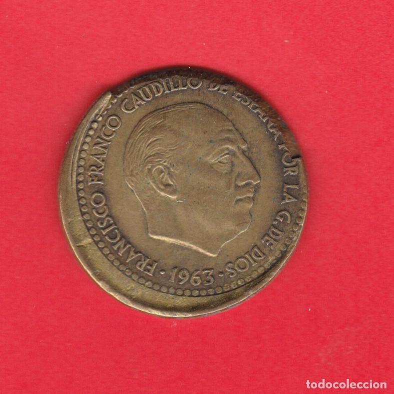 M&uuml;nzen mit Fehlern: Moneda de 1 Peseta 1963 *66 Estado Espa&ntilde;ol. Franco. Error o variante cospel desplazado