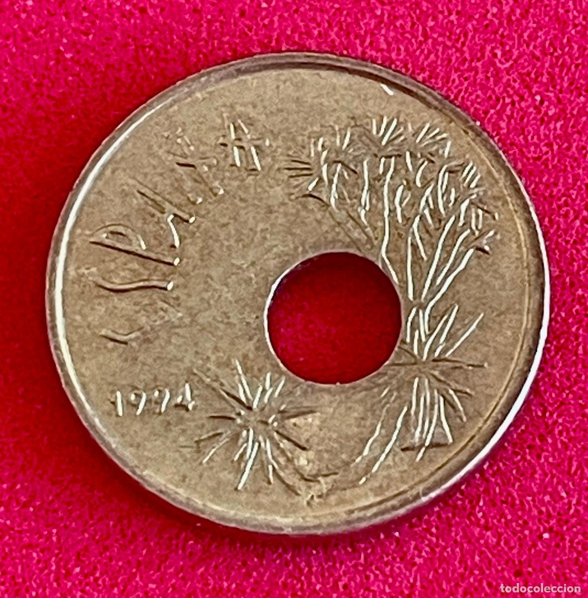 Monedas con errores: * ERROR * BONITO Y ESCASO. TALADRO CENTRAL MUY DESPLAZADO. 25 PESETAS A&Ntilde;O 1994