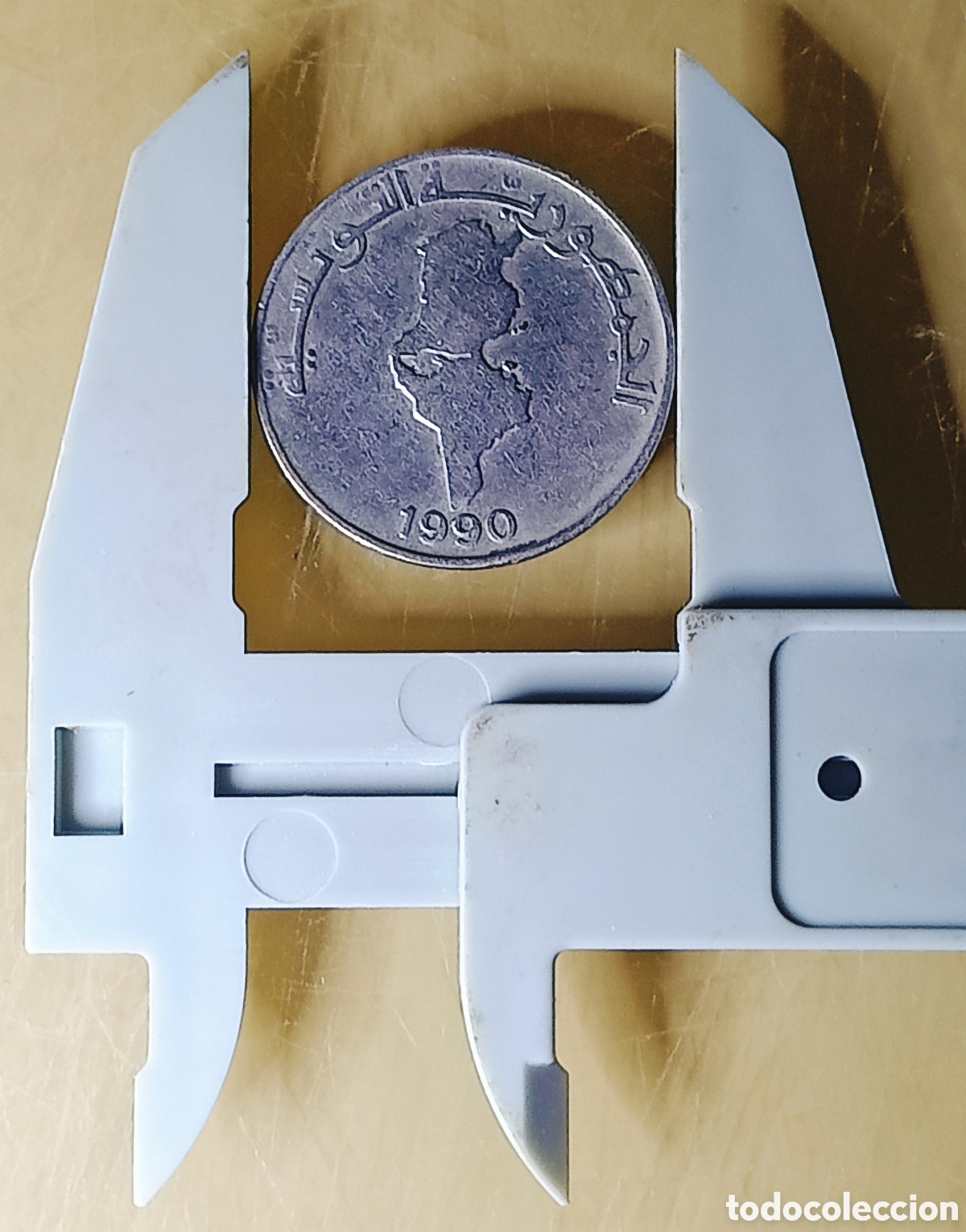 Monedas con errores: Moneda de T&uacute;nez (1990) rar&iacute;simo - Foto 3