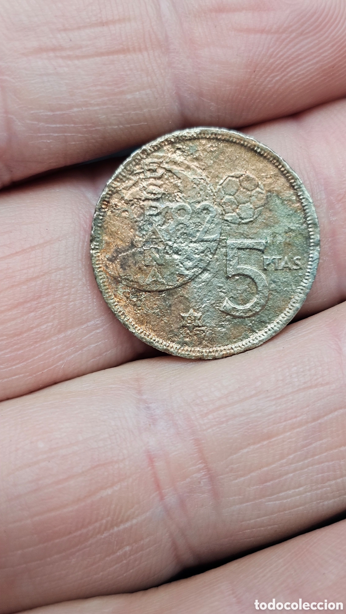 Monedas con errores: Moneda de 5 pesetas con error en aleaci&oacute;n de metal