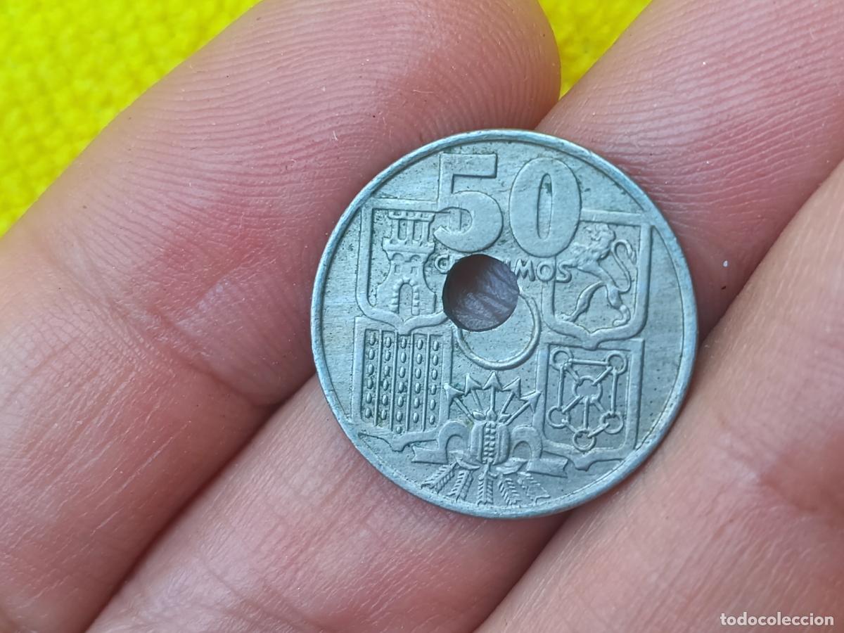 Monedas con errores: 50 c&eacute;ntimos de 1949 VARIEDAD AGUJERO MUY DESPLAZADO