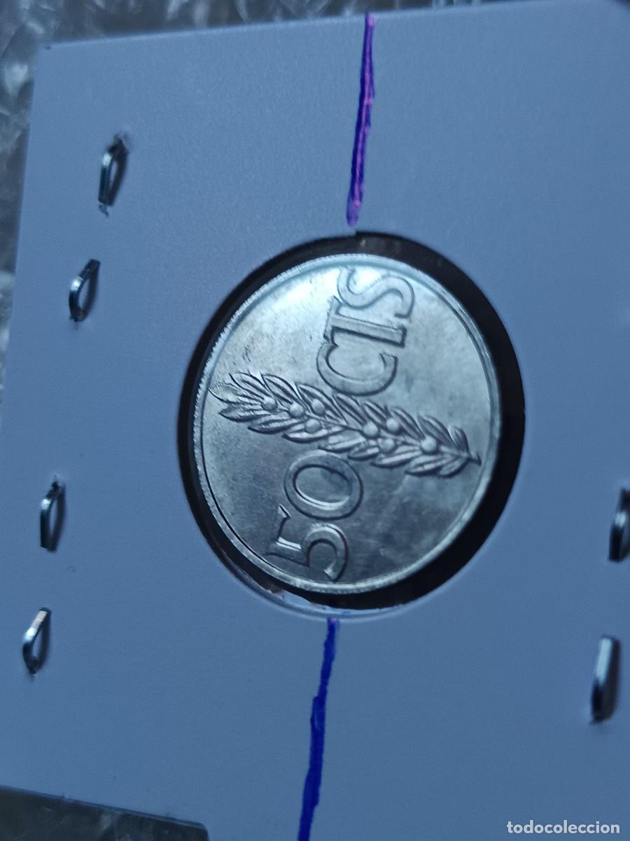 Monedas con errores: Lote 2 monedas 50 c&eacute;ntimos 1966 girada 80 grados - Foto 5