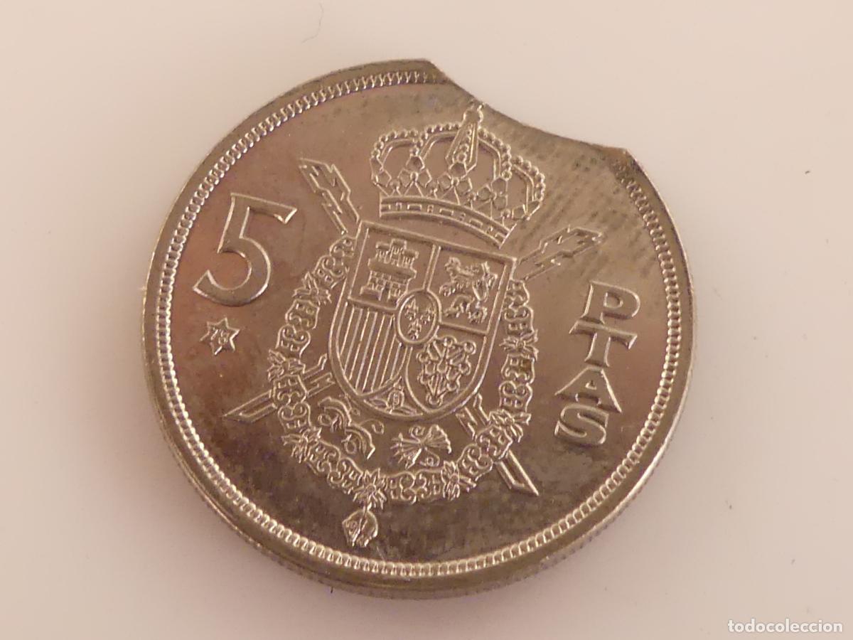 Monnaies avec erreurs: ERROR MONEDA DE 5 PESETAS A&Ntilde;O 1975