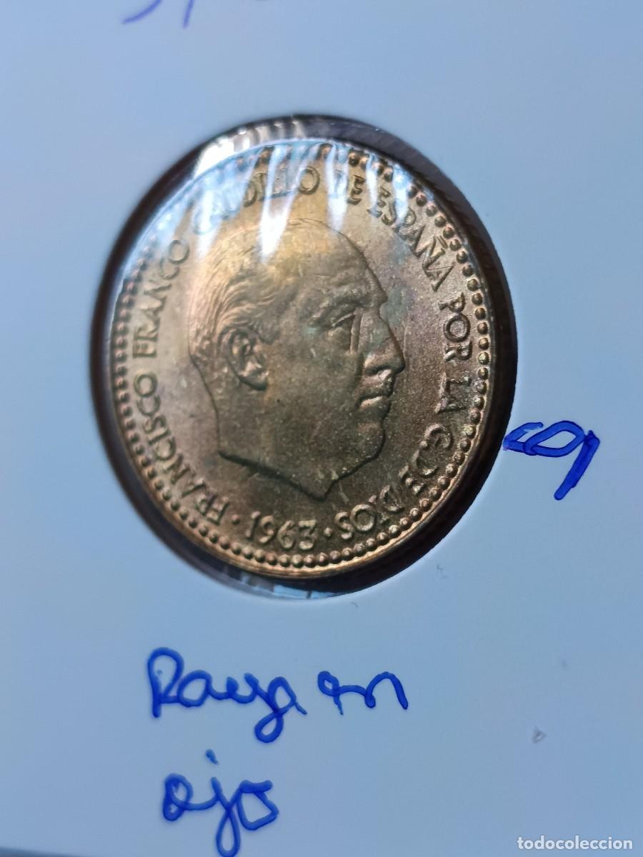 Monedas con errores: Lote de 20 monedas 1 pesetas 1965 error raya en ojo - Foto 2
