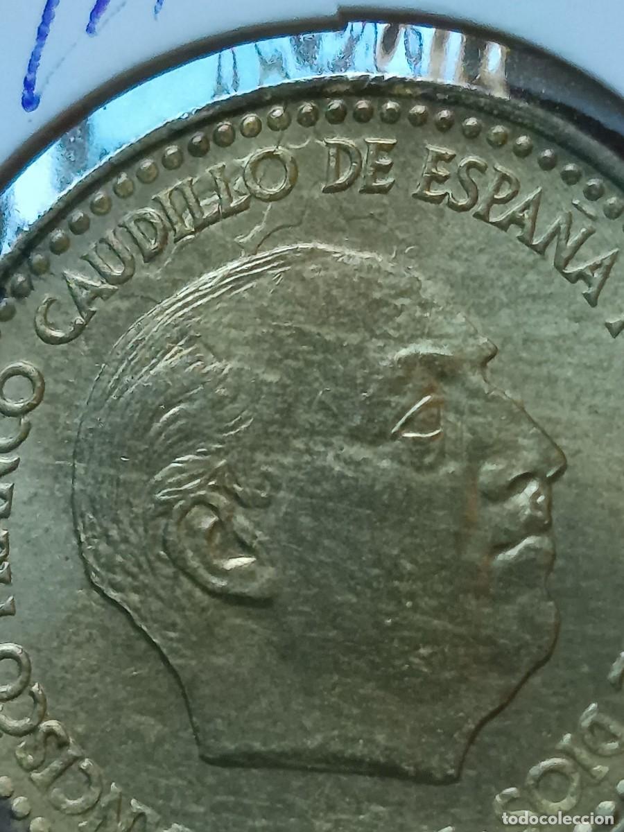 Monedas con errores: Lote de 20 monedas 1 pesetas 1965 error raya en ojo - Foto 5