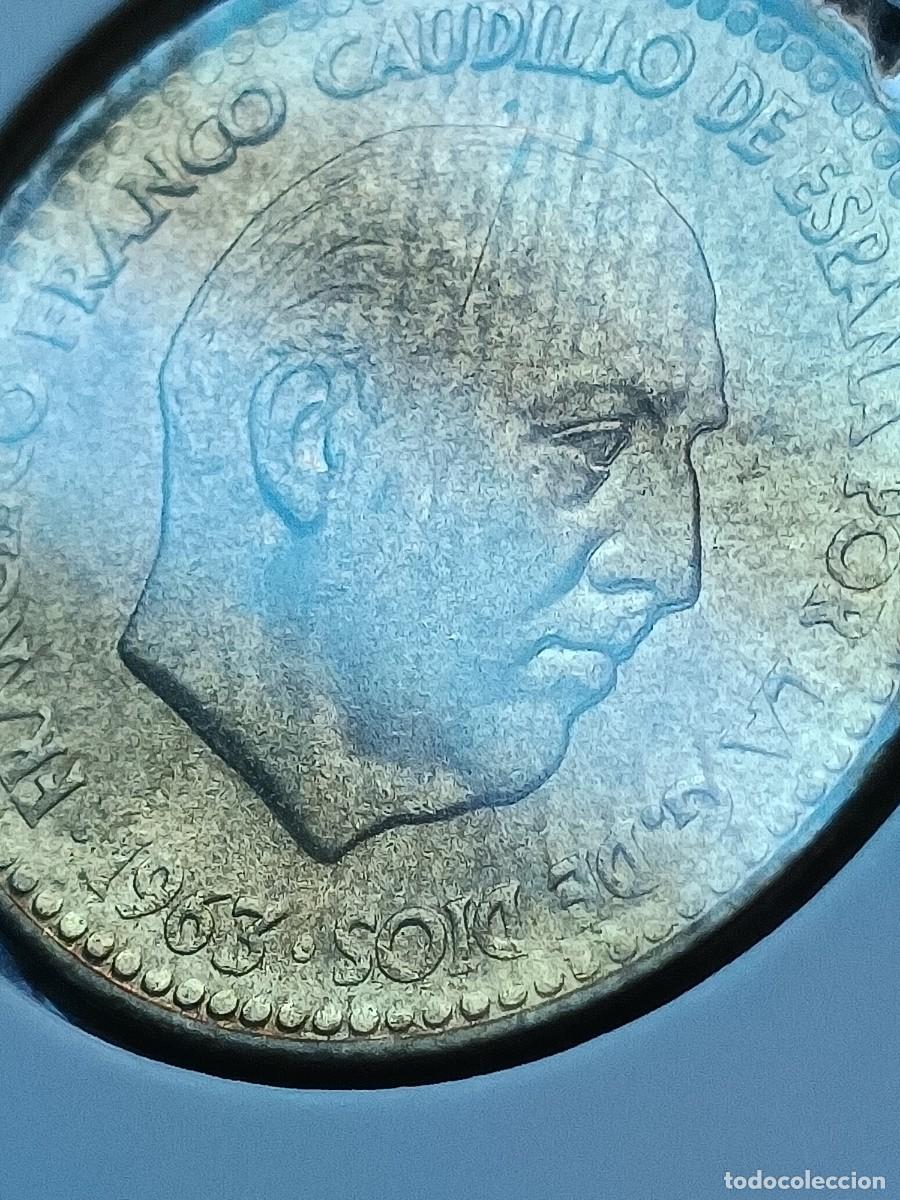 Monedas con errores: Lote de 20 monedas 1 pesetas 1965 error raya en ojo - Foto 6