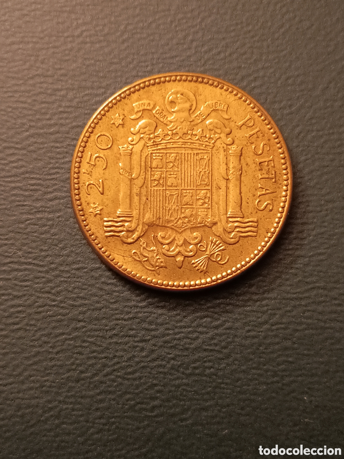 Monete con errori: ERROR EXCESO DE METAL EN LA PARTE DE ABAJO DEL ESCUDO RAYAS - 2,5 PESETA 1953 *56 - ESTADO ESPA&Ntilde;OL