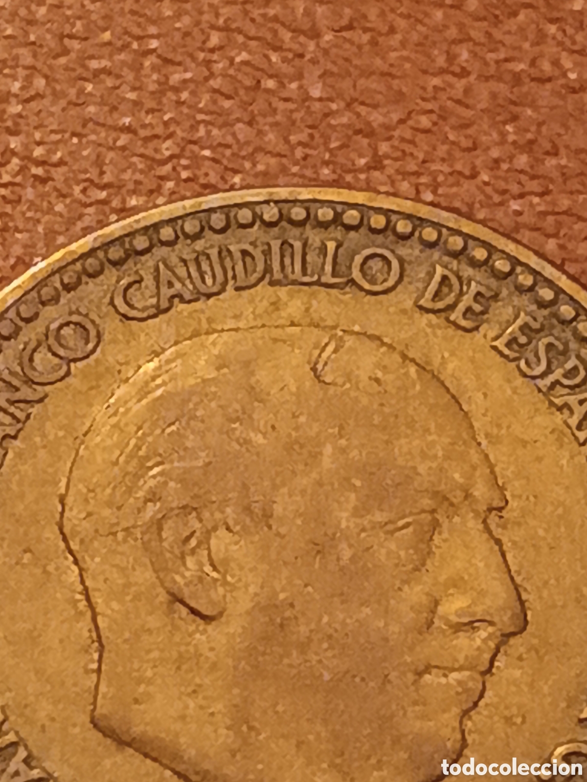 M&uuml;nzen mit Fehlern: DOBLE ERROR EXCESO DE METAL FLEQUILLO Y ROTURA DE CU&Ntilde;O - 1 PESETA 1947 - ESTADO ESPA&Ntilde;OL